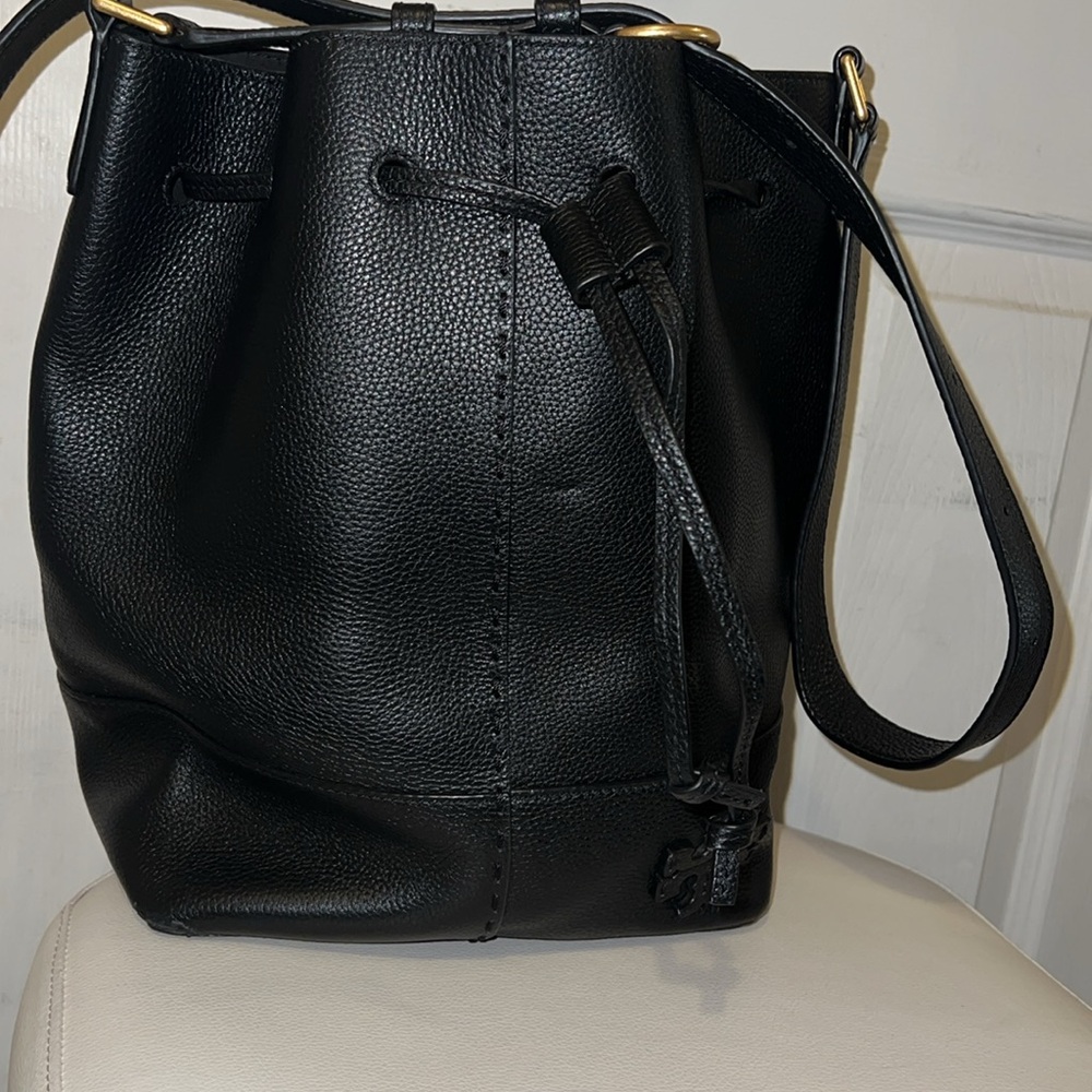 Black tory burch bucket bag
